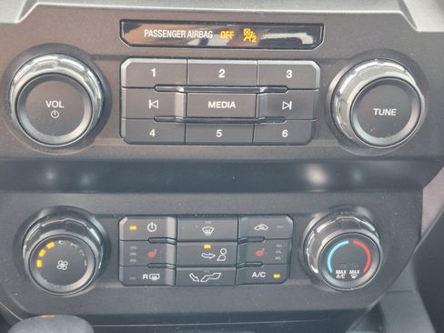 Used 2020 Ford F150 XLT w/ Equipment Group 302A Luxury AWD/4WD image 32