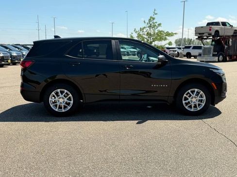Used 2024 Chevrolet Equinox LS w/ LS Convenience Package AWD/4WD image 5