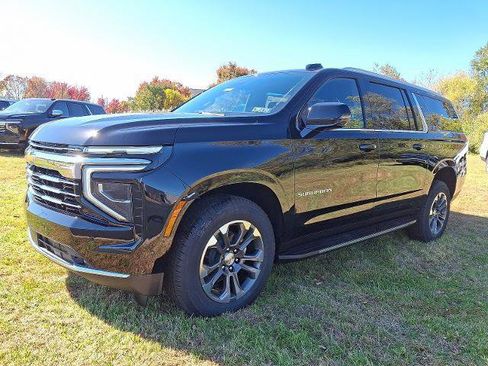 New 2026 Chevrolet Suburban LT w/ Comfort Package image 2