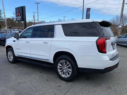 Used 2023 GMC Yukon XL SLT image 3