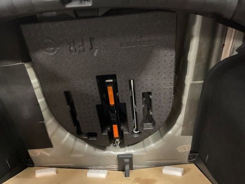 Used 2019 Nissan Kicks SV image 30