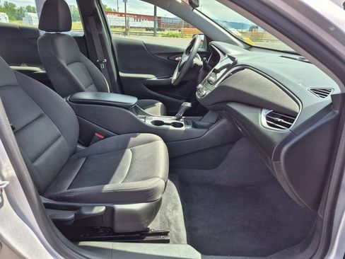 Used 2020 Chevrolet Malibu LS image 32