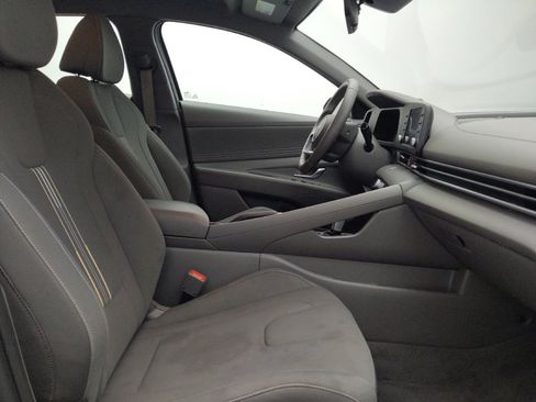 Used 2025 Hyundai Elantra Sport image 21