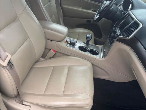 Used 2014 Jeep Grand Cherokee Limited w/ Luxury Group II AWD/4WD image 25