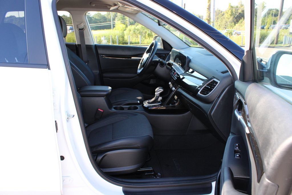 Used 2025 Kia Seltos S FWD image 7