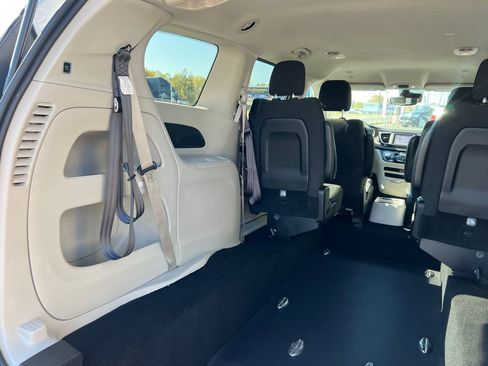 Used 2023 Chrysler Voyager LX image 37