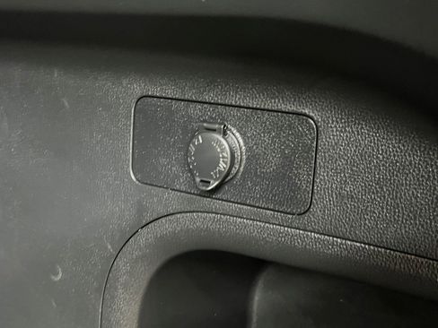 Used 2021 Toyota RAV4 XLE Premium image 14