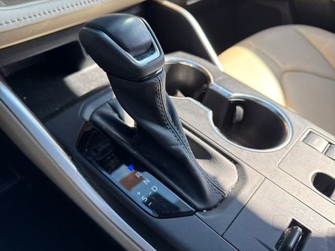 Used 2023 Toyota Highlander XLE image 35
