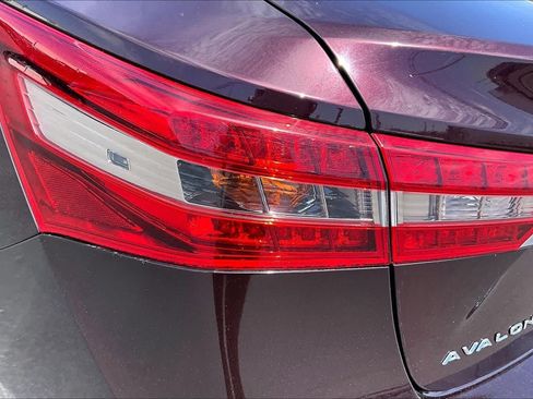 Used 2018 Toyota Avalon XLE FWD image 28