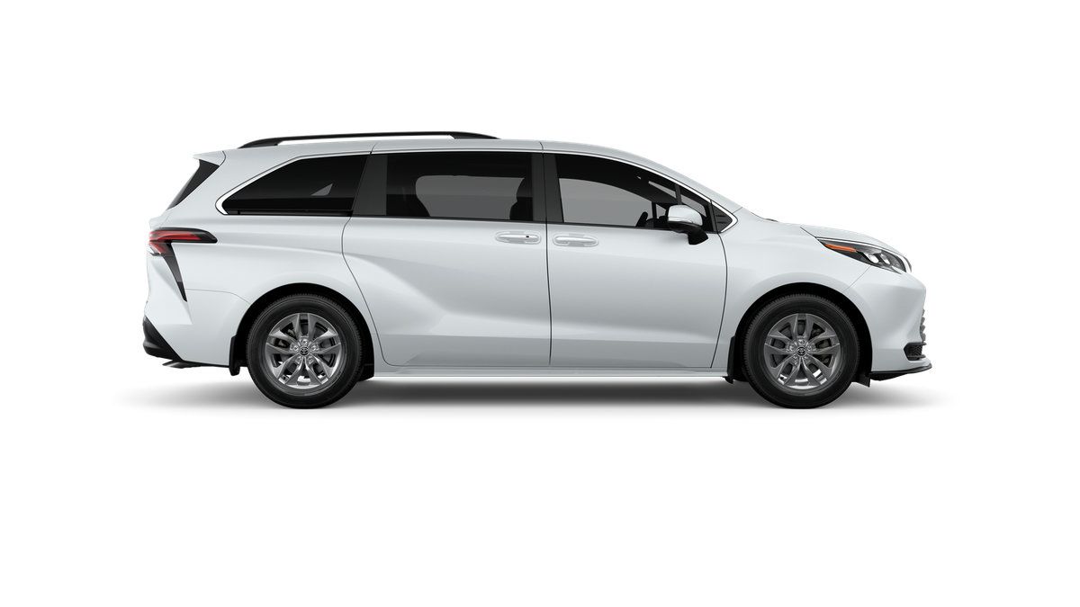 Certified 2026 Toyota Sienna XLE FWD image 42