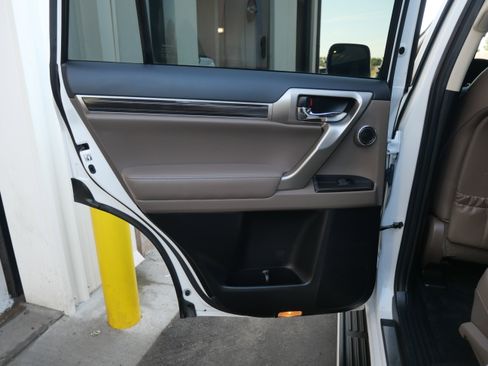 Used 2021 Lexus GX 460 Luxury w/ Sport Design Package image 8