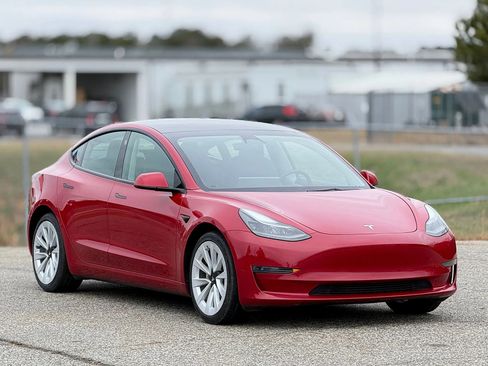 Used 2023 Tesla Model 3 Standard Range image 1