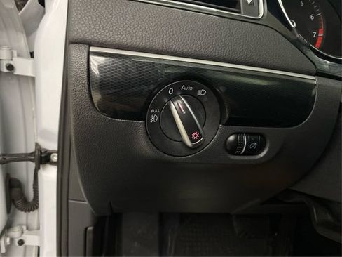 Used 2017 Volkswagen Jetta SEL FWD image 24