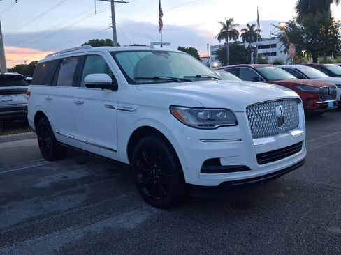 Used 2023 Lincoln Navigator Reserve w/ Monochromatic Package AWD/4WD image 23