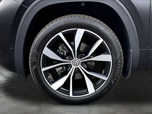 Used 2024 Volkswagen Atlas SEL Premium R-Line AWD/4WD image 30