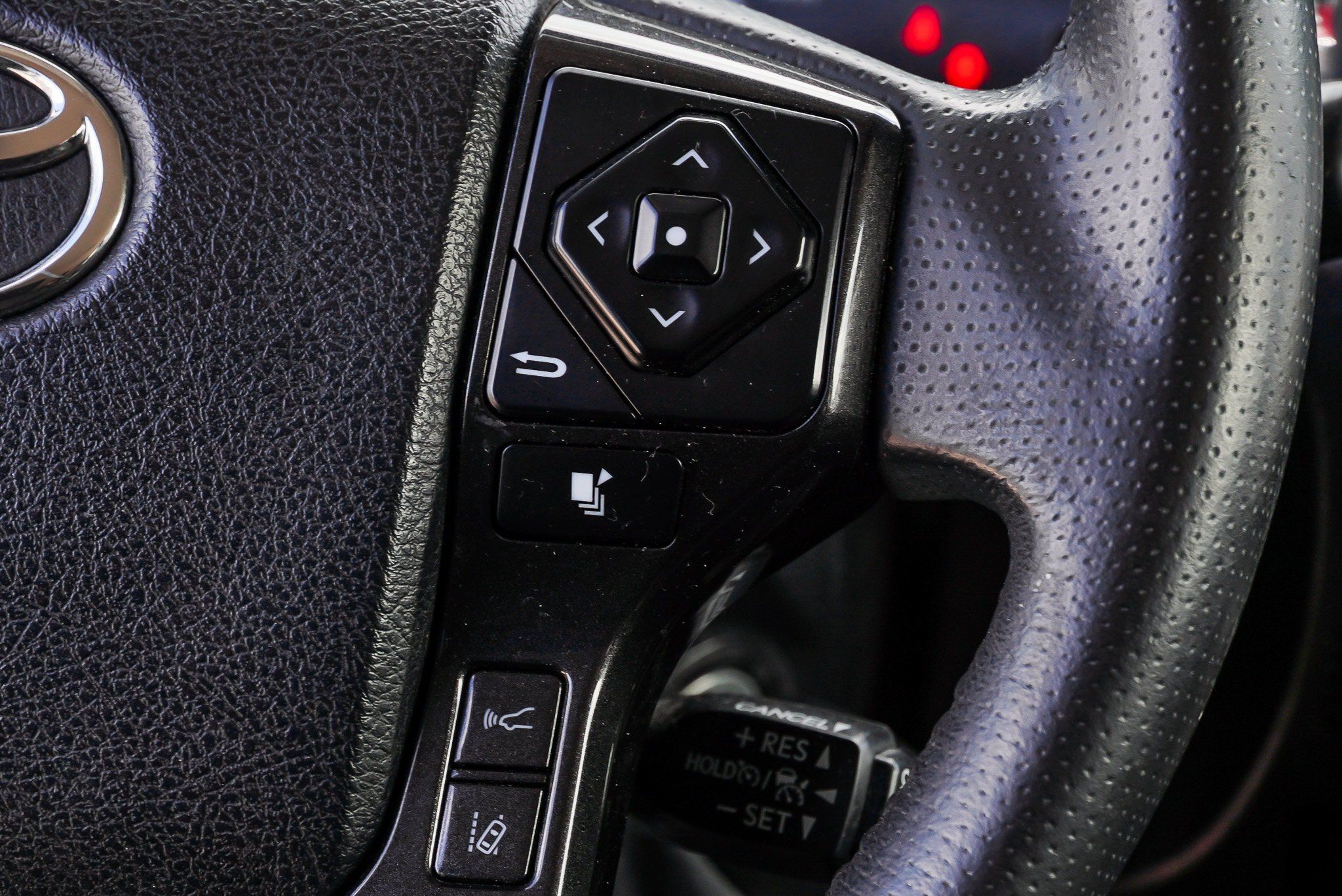 Used 2020 Toyota 4Runner TRD Off-Road AWD/4WD image 32