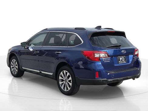 Used 2017 Subaru Outback 3.6R Touring image 4
