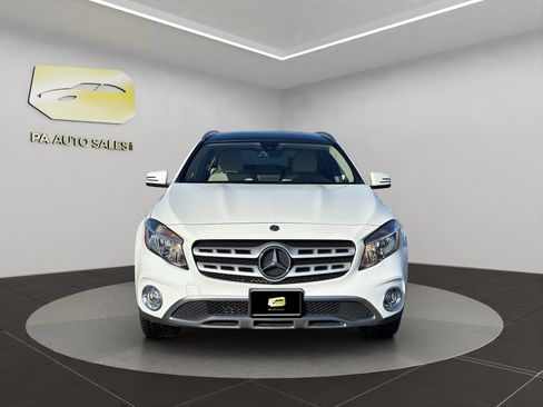 Used 2019 Mercedes-Benz GLA 250 4MATIC w/ Premium Package image 2