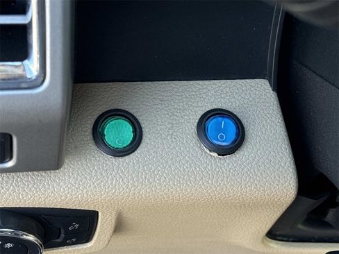 Used 2017 Ford F250 Lariat w/ Chrome Package image 40