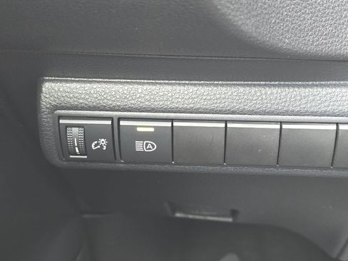 Used 2020 Toyota Corolla LE image 23