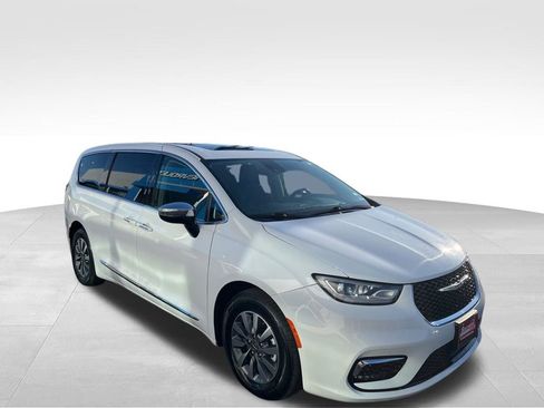 Used 2023 Chrysler Pacifica Limited image 26