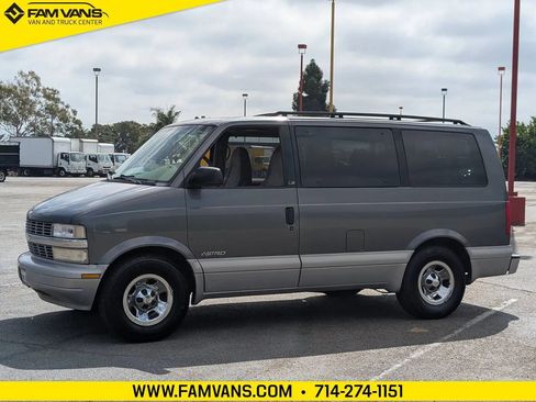 Used 2000 Chevrolet Astro Passenger RWD image 4