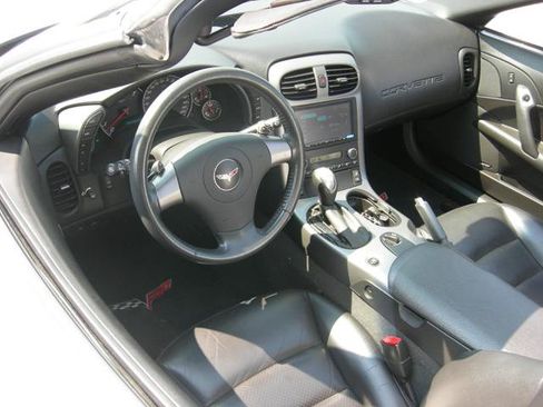 Used 2006 Chevrolet Corvette Convertible w/ Preferred Equipment Group RWD image 9