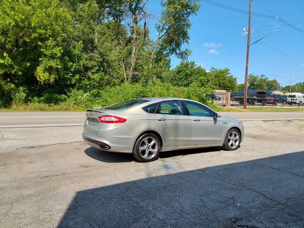 Used 2015 Ford Fusion SE w/ Equipment Group 201A FWD image 6
