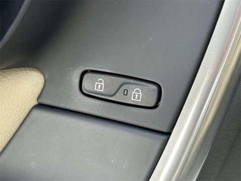 Used 2018 Volvo S60 T5 Inscription Platinum image 26