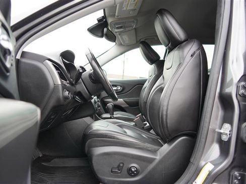 Used 2019 Jeep Cherokee Limited w/ Technology Group image 37