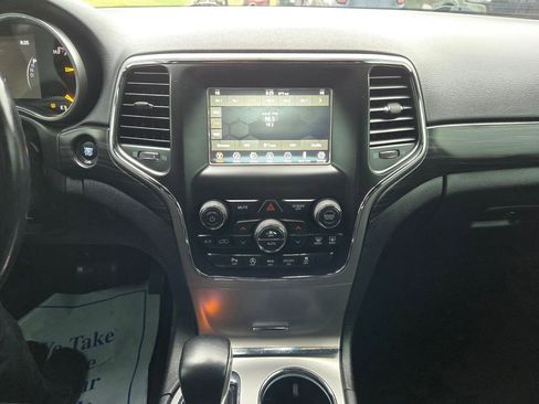 Used 2020 Jeep Grand Cherokee Laredo image 21