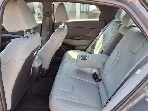 Used 2025 Hyundai Elantra Limited FWD image 17