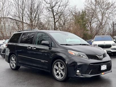 Used 2018 Toyota Sienna SE
