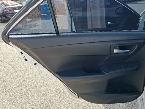 Used 2017 Toyota Camry SE FWD image 22