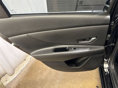 Used 2024 Hyundai Elantra Limited image 24