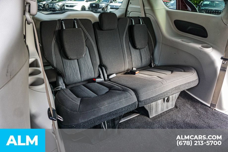 Used 2022 Chrysler Voyager LX FWD image 22