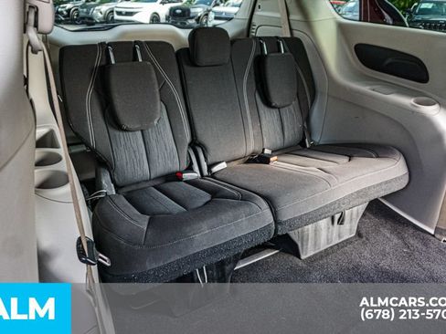 Used 2022 Chrysler Voyager LX FWD image 22
