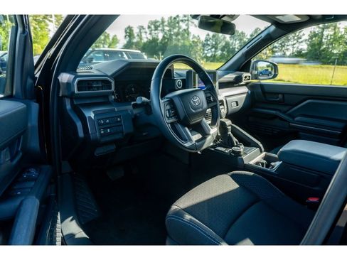 Used 2025 Toyota 4Runner SR5 AWD/4WD image 10