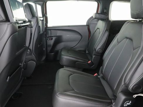 New 2026 Chrysler Pacifica Select AWD/4WD image 27