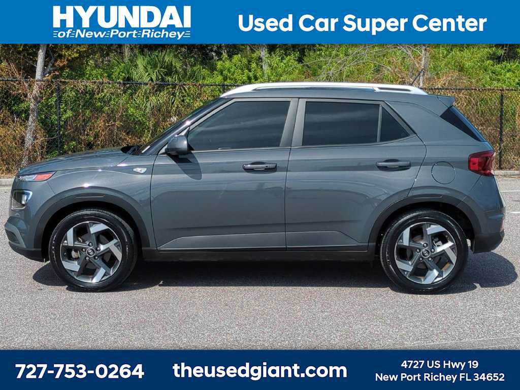 Certified 2025 Hyundai Venue SEL FWD image 2