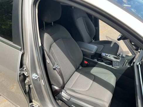 Used 2025 Kia Sportage LX image 35