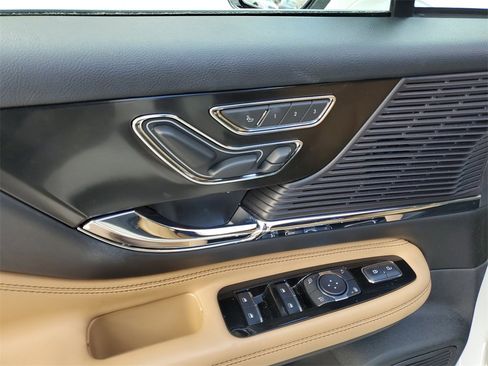 Used 2022 Lincoln Corsair Grand Touring w/ Elements Technology Bundle image 19