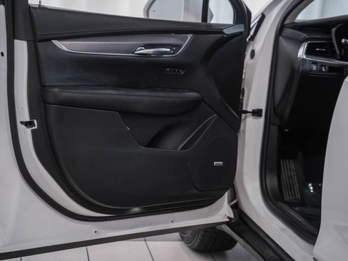 Used 2017 Cadillac XT5 Luxury image 42