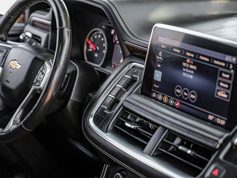 Used 2021 Chevrolet Suburban Premier w/ Premium Package image 22