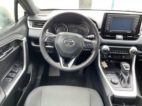 Used 2022 Toyota RAV4 SE image 13