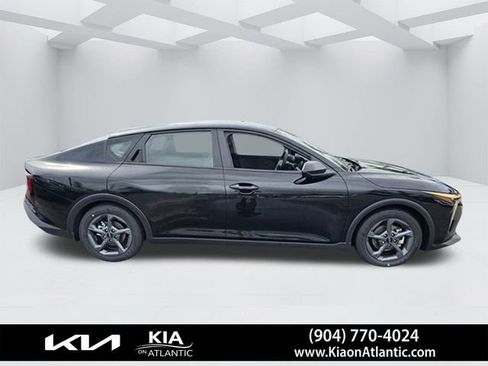 New 2025 Kia K4 LXS image 9