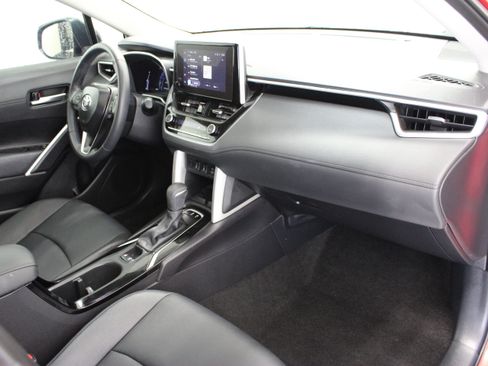 Used 2025 Toyota Corolla Cross XLE FWD image 37