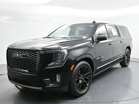 Used 2023 GMC Yukon XL Denali Ultimate w/ LPO, Floor Liner Package image 3