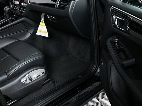 Certified 2026 Porsche Macan image 24