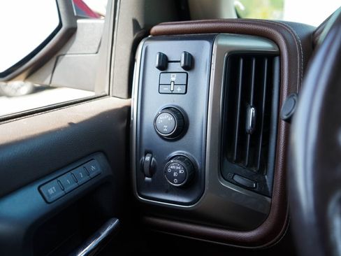Used 2018 Chevrolet Silverado 1500 High Country AWD/4WD image 33
